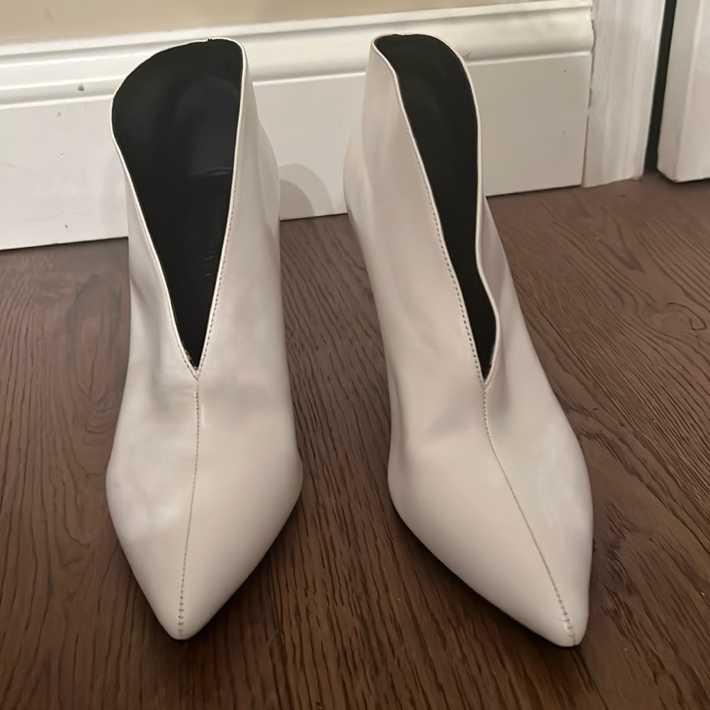 Brand new never worn Mis Sixty leather white booties